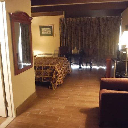 Budgetel Inn & Suites Hotel Grand Rapids Room photo