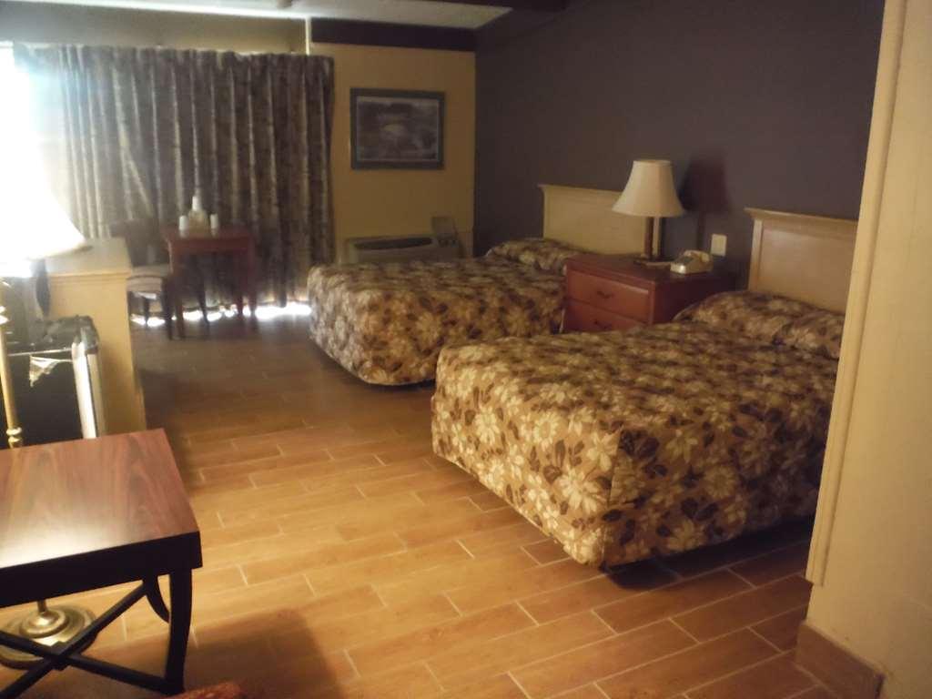 Budgetel Inn & Suites Hotel Grand Rapids Room photo