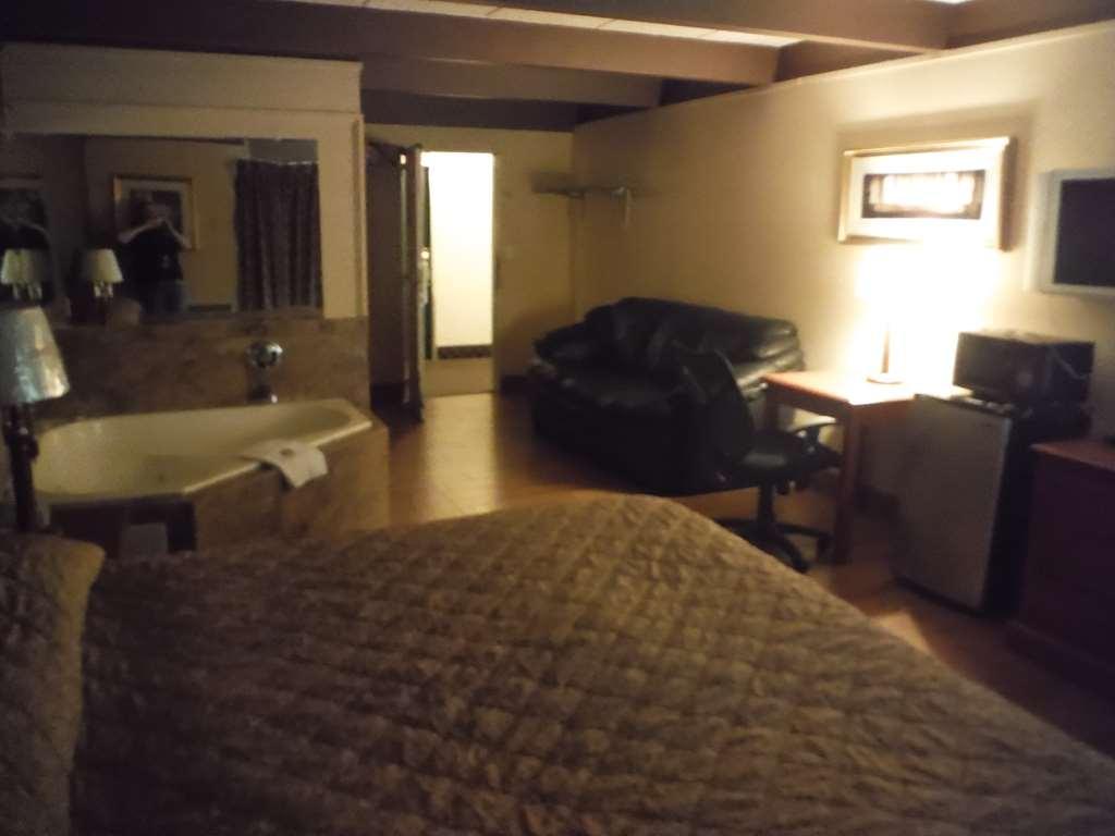 Budgetel Inn & Suites Hotel Grand Rapids Room photo