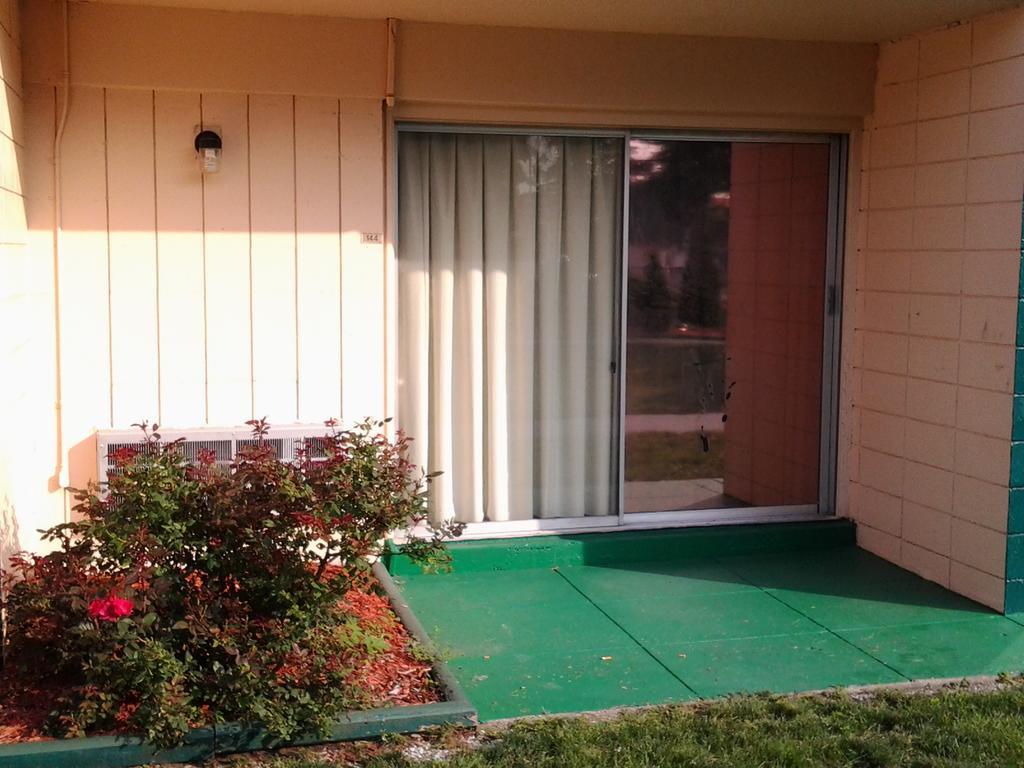 Budgetel Inn & Suites Hotel Grand Rapids Exterior photo