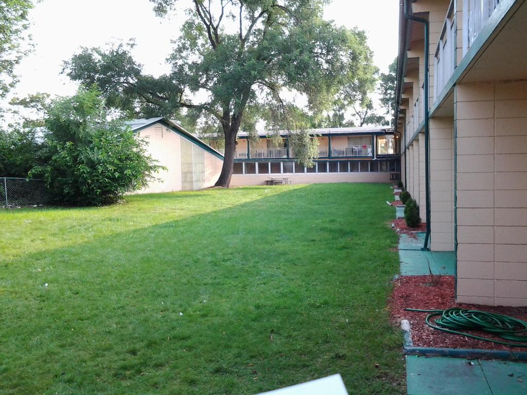 Budgetel Inn & Suites Hotel Grand Rapids Exterior photo