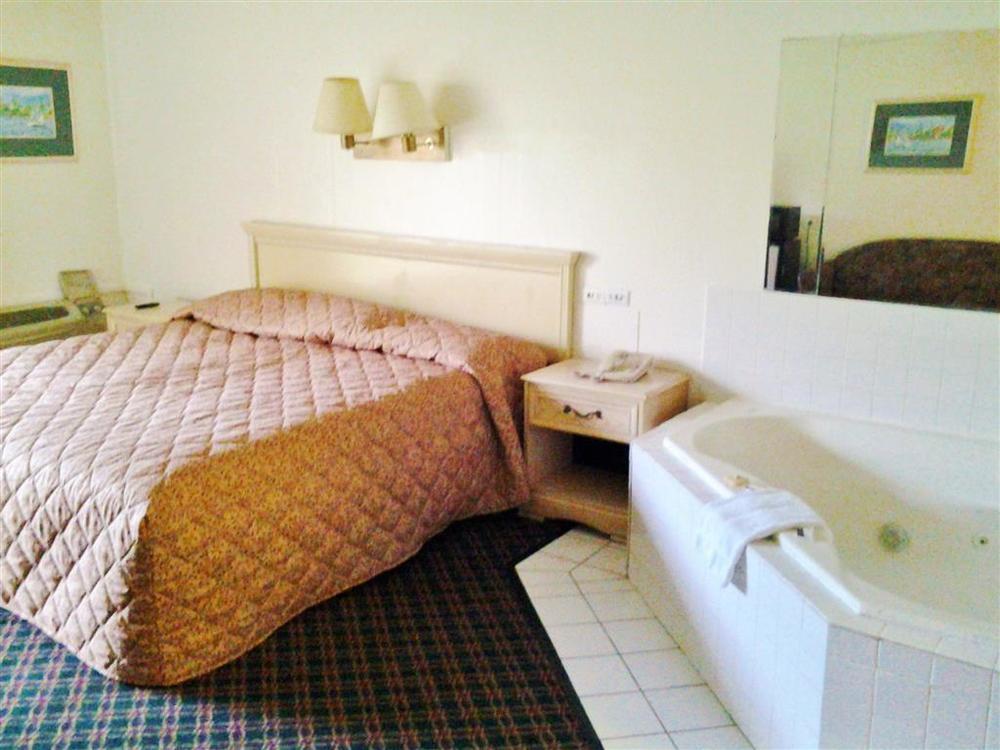 Budgetel Inn & Suites Hotel Grand Rapids Room photo